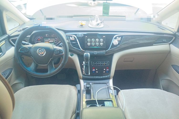 Used Buick GL8 2018 ES 28T Luxury Model China VI Standard Center Console