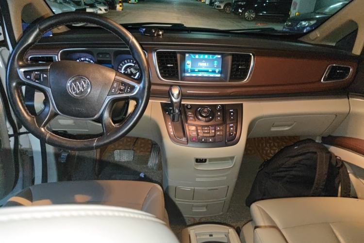 Used Buick GL8 2018 28T Luxury Model China VI Standard Center Console