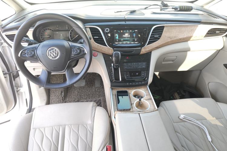 Used Buick GL8 2018 ES 28T Comfort Model China VI Standard Center Console