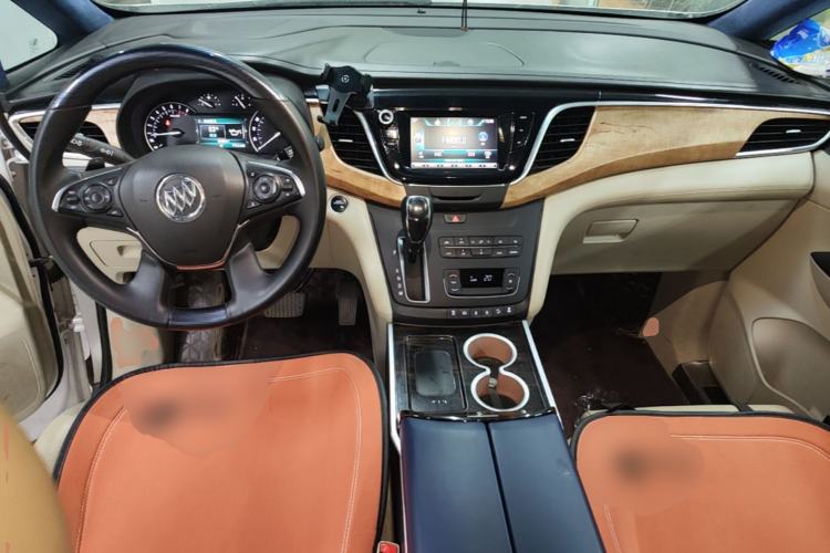 Used Buick GL8 2018 ES 28T Comfort Model China VI Standard Center Console