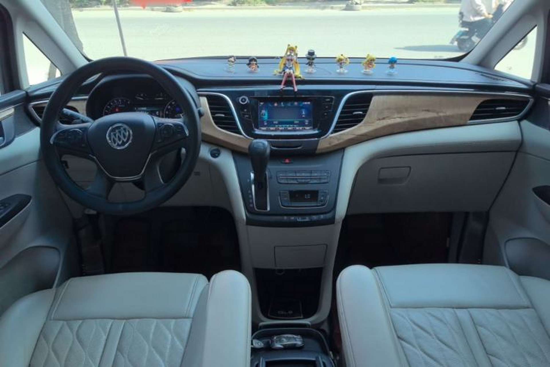 Used Buick GL8 2018 ES 28T Comfort Model China VI Standard Center Console