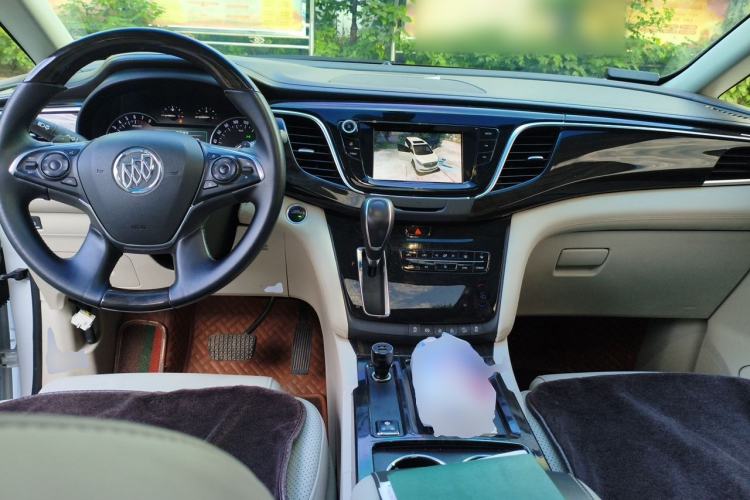 Used Buick GL8 2018 ES 28T Comfort Model China VI Standard Center Console