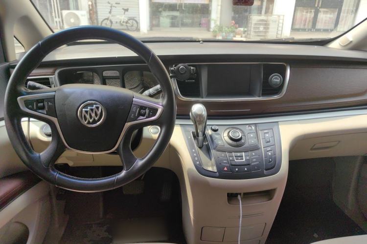 Used Buick GL8 2018 28T Luxury Model China VI Standard Center Console