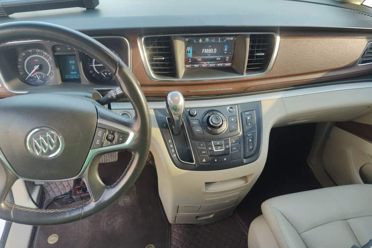 Used Buick GL8 2018 28T Luxury Model China VI Standard Center Console