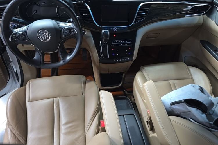 Used Buick GL8 2018 ES 28T Luxury Model China VI Standard Center Console