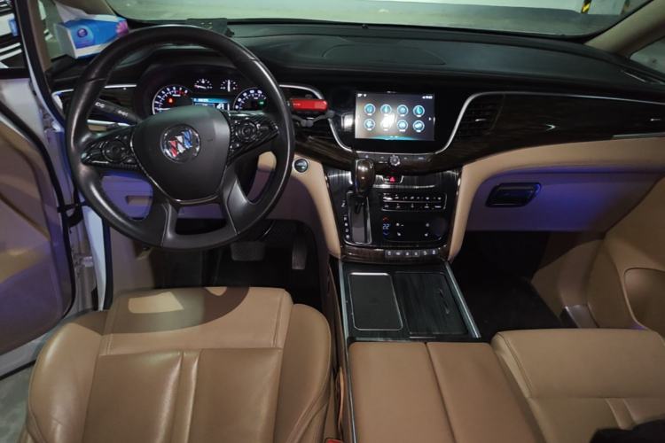 Used Buick GL8 2018 ES 28T Luxury Model China VI Standard Center Console
