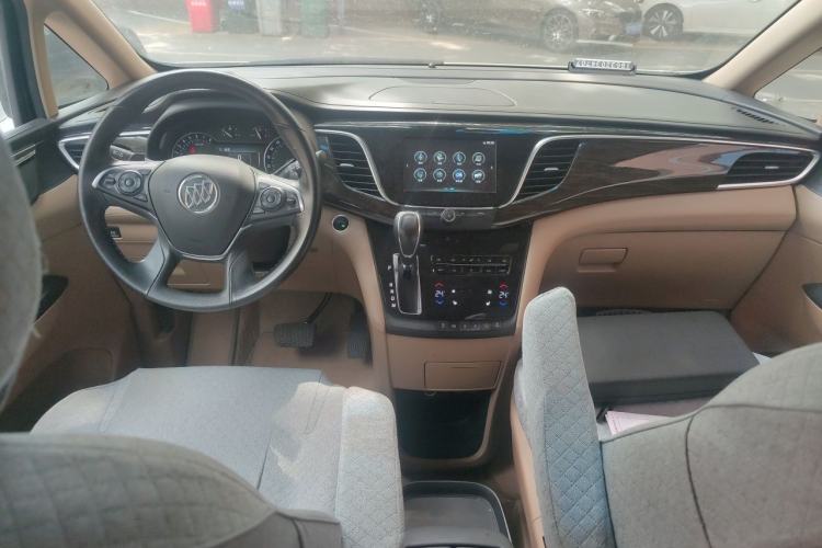 Used Buick GL8 2018 ES 28T Luxury Model China VI Standard Center Console