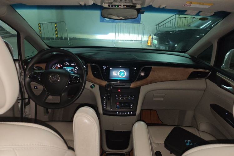 Used Buick GL8 2018 ES 28T Comfort Model China VI Standard Center Console