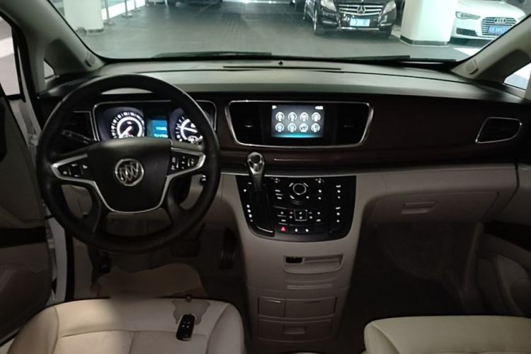 Used Buick GL8 2018 28T Luxury Model China VI Standard Center Console