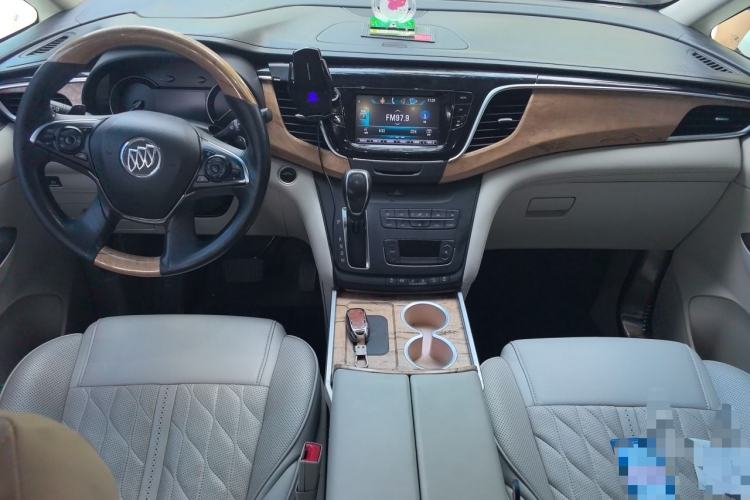 Used Buick GL8 2018 ES 28T Comfort Model China VI Standard Center Console