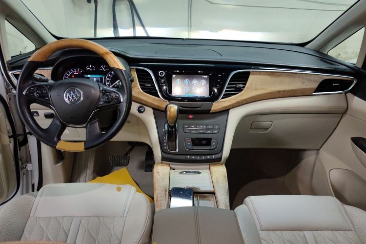 Used Buick GL8 2018 ES 28T Comfort Model China VI Standard Center Console