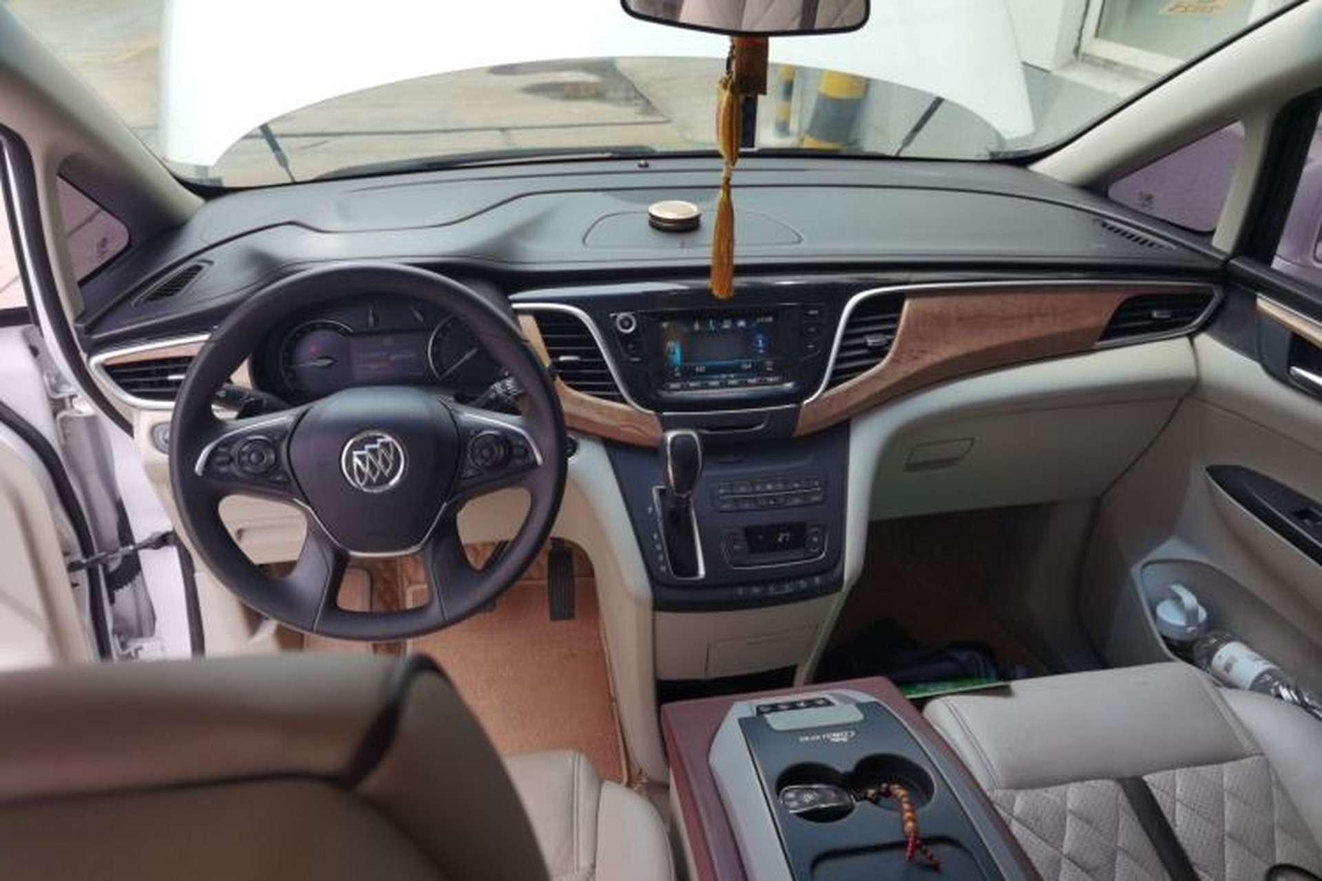 Used Buick GL8 2018 ES 28T Comfort Model China VI Standard Center Console