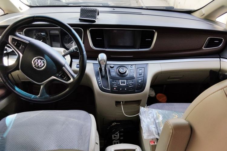 Used Buick GL8 2018 28T Luxury Model China VI Standard Center Console