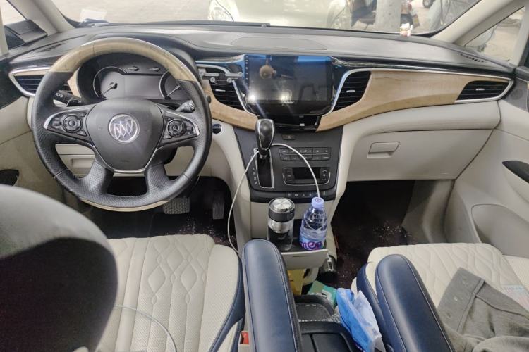 Used Buick GL8 2018 ES 28T Comfort Model China VI Standard Center Console