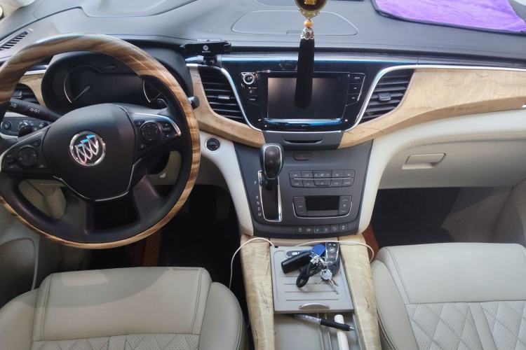 Used Buick GL8 2018 ES 28T Comfort Model China VI Standard Center Console