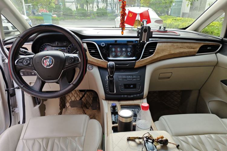 Used Buick GL8 2018 ES 28T Comfort Model China VI Standard Center Console