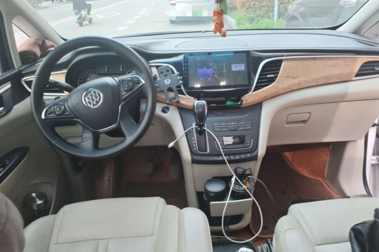 Used Buick GL8 2018 ES 28T Comfort Model China VI Standard Center Console