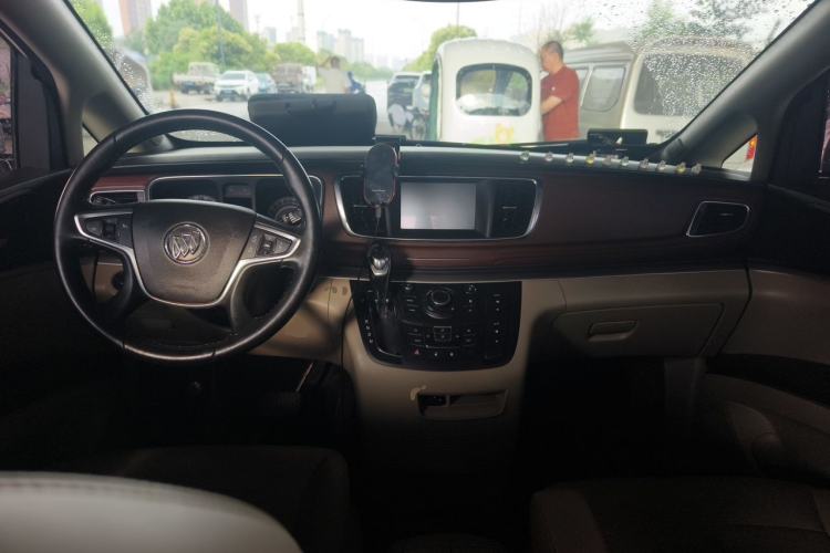 Used Buick GL8 2018 28T Luxury Model China VI Standard Center Console