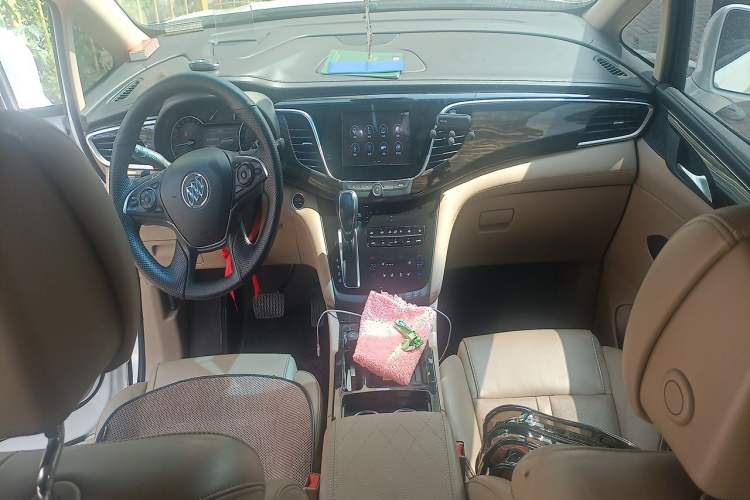 Used Buick GL8 2018 ES 28T Flagship Model China VI Standard Center Console