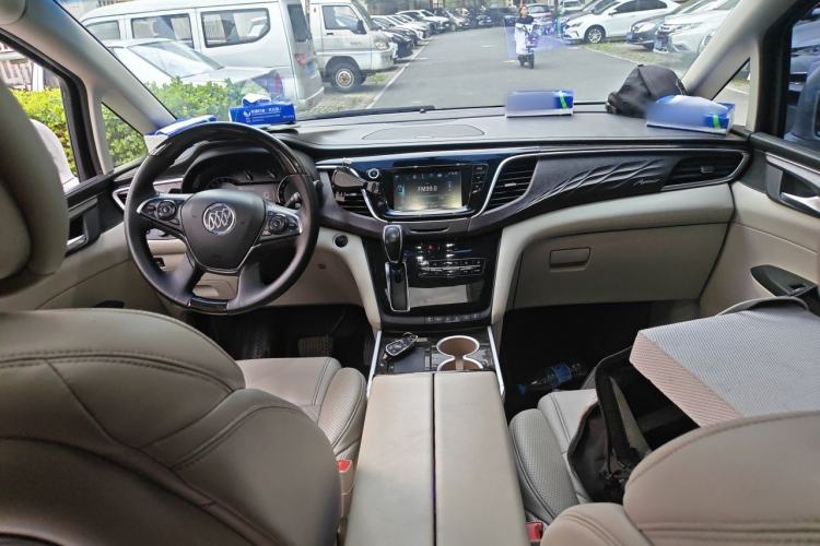 Used Buick GL8 2018 ES 28T Comfort Model China VI Standard Center Console