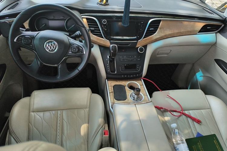 Used Buick GL8 2018 ES 28T Comfort Model China VI Standard Center Console