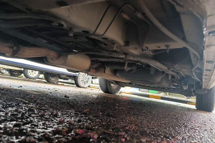 Used Buick GL8 2018 28T Luxury Model China VI Standard Chassis Front Left