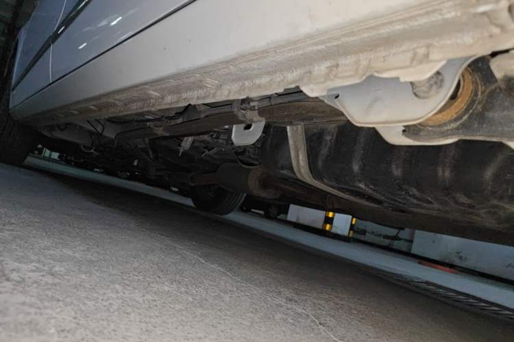 Used Buick GL8 2018 28T Luxury Model China VI Standard Chassis Rear Left