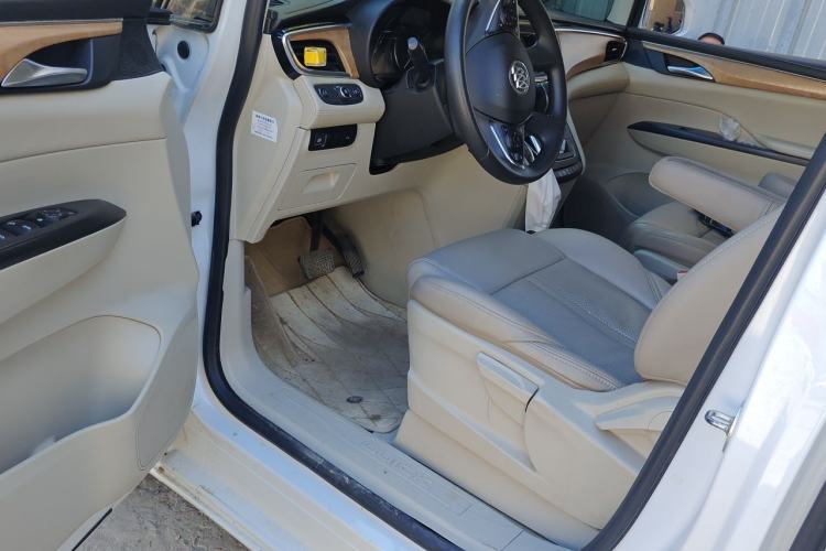 Used Buick GL8 2018 ES 28T Comfort Model China VI Standard Driver Seat