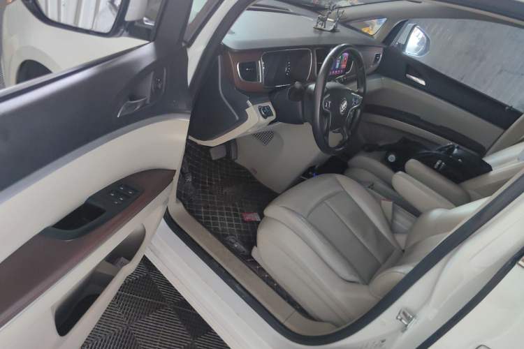 Used Buick GL8 2018 28T Luxury Model China VI Standard Driver Seat