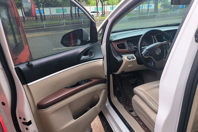 Used Buick GL8 2018 28T Luxury Model China VI Standard Driver Seat