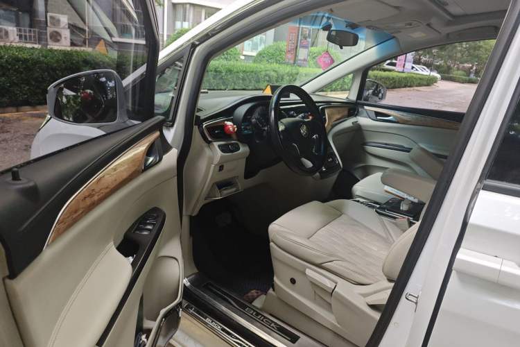 Used Buick GL8 2018 ES 28T Comfort Model China VI Standard Driver Seat
