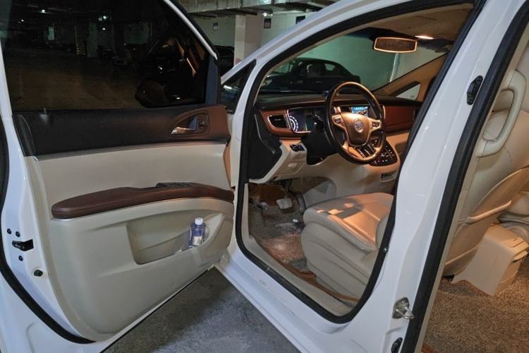 Used Buick GL8 2018 28T Luxury Model China VI Standard Driver Seat