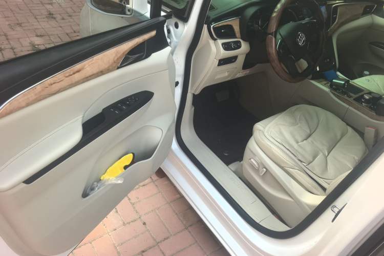 Used Buick GL8 2018 ES 28T Comfort Model China VI Standard Driver Seat