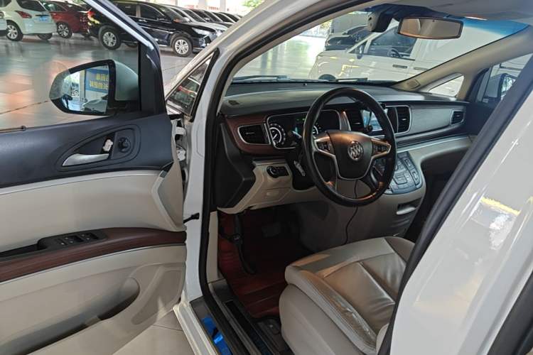 Used Buick GL8 2018 28T Luxury Model China VI Standard Driver Seat