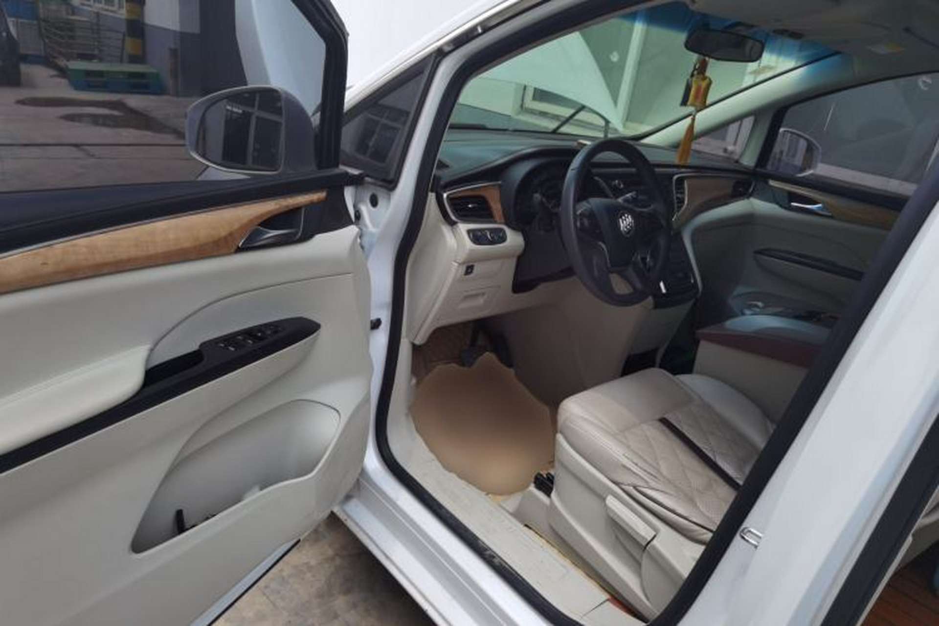 Used Buick GL8 2018 ES 28T Comfort Model China VI Standard Driver Seat