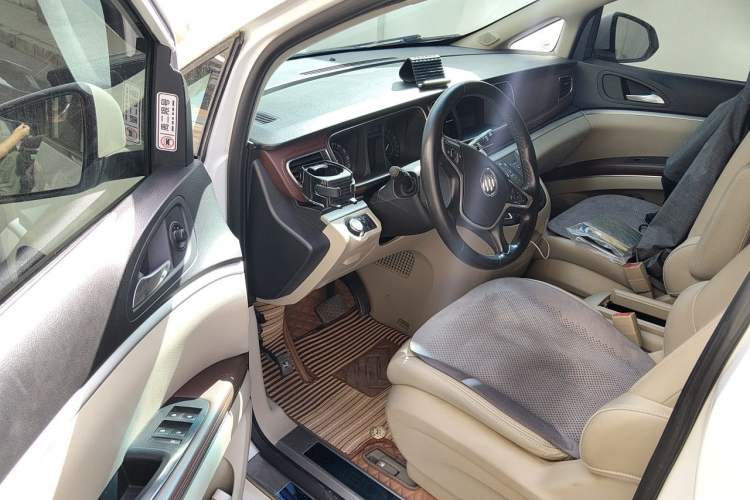 Used Buick GL8 2018 28T Luxury Model China VI Standard Driver Seat