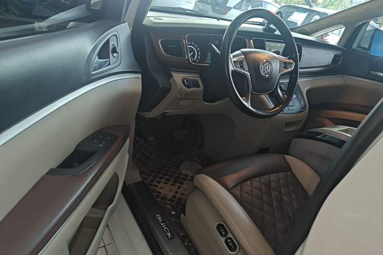 Used Buick GL8 2018 28T Luxury Model China VI Standard Driver Seat
