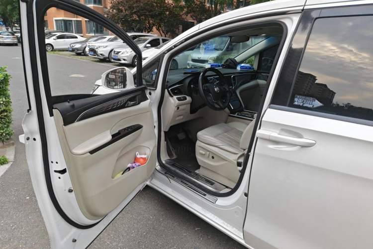Used Buick GL8 2018 ES 28T Comfort Model China VI Standard Driver Seat