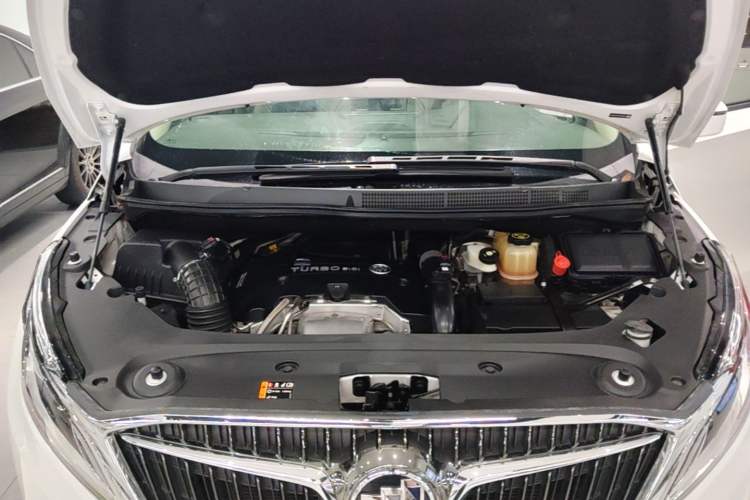 Used Buick GL8 2018 ES 28T Comfort Model China VI Standard Engine Bay