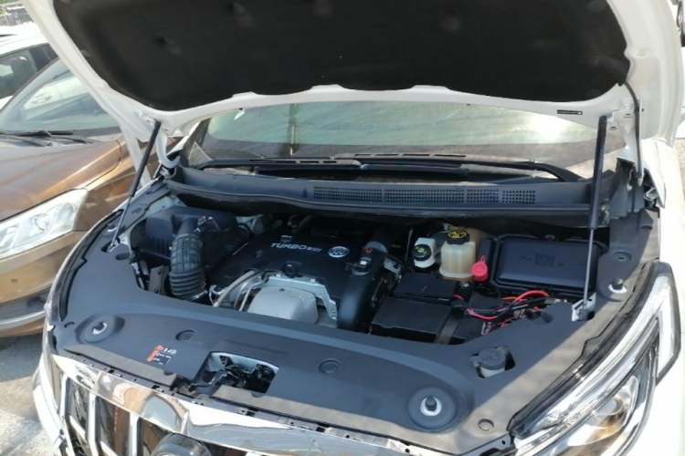 Used Buick GL8 2018 ES 28T Comfort Model China VI Standard Engine Bay