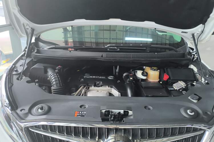 Used Buick GL8 2018 ES 28T Comfort Model China VI Standard Engine Bay
