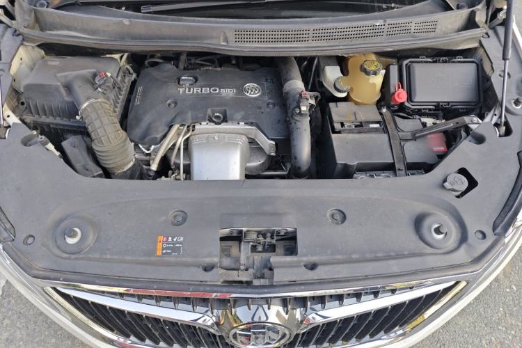 Used Buick GL8 2018 ES 28T Luxury Model China VI Standard Engine Bay