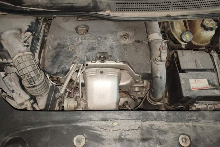 Used Buick GL8 2018 ES 28T Comfort Model China VI Standard Engine Bay