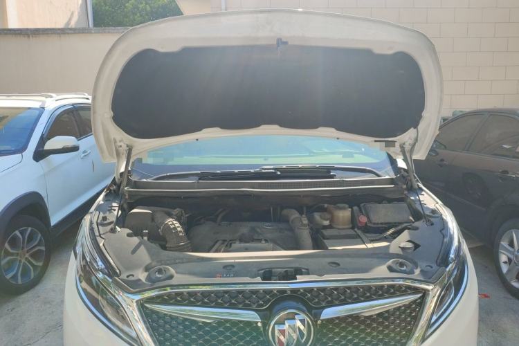 Used Buick GL8 2018 ES 28T Premium Model China VI Standard Engine Bay