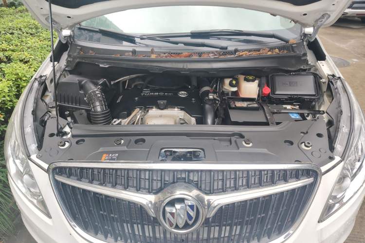 Used Buick GL8 2018 28T Comfort Model China VI Standard Engine Bay