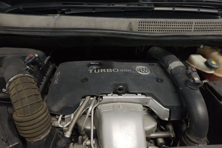Used Buick GL8 2018 ES 28T Comfort Model China VI Standard Engine Bay