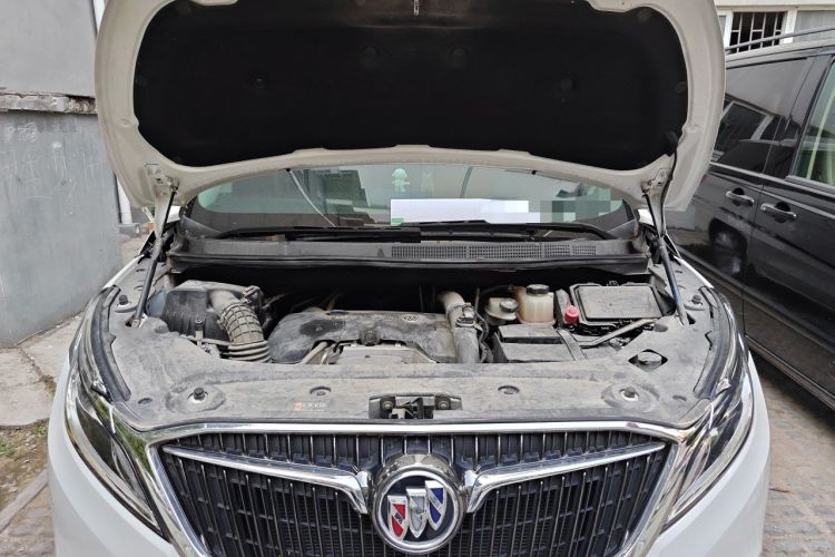 Used Buick GL8 2018 ES 28T Comfort Model China VI Standard Engine Bay