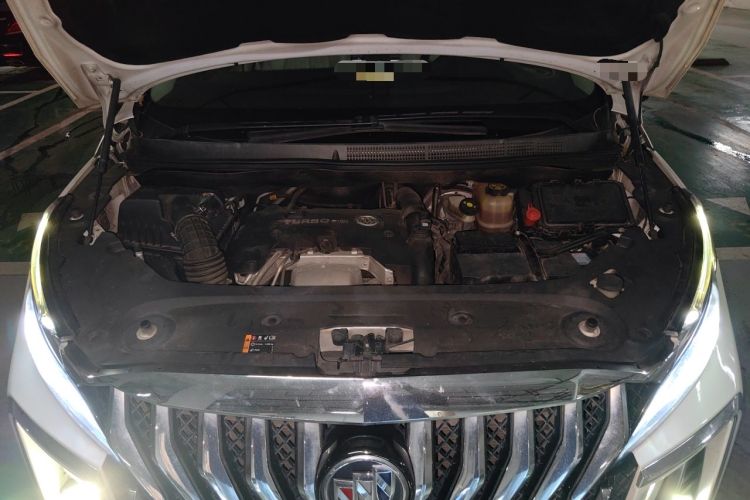 Used Buick GL8 2018 ES 28T Comfort Model China VI Standard Engine Bay