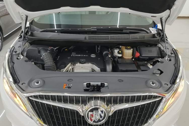 Used Buick GL8 2018 ES 28T Comfort Model China VI Standard Engine Bay