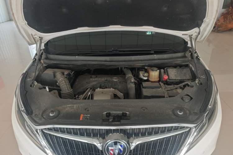 Used Buick GL8 2018 ES 28T Flagship Model China VI Standard Engine Bay